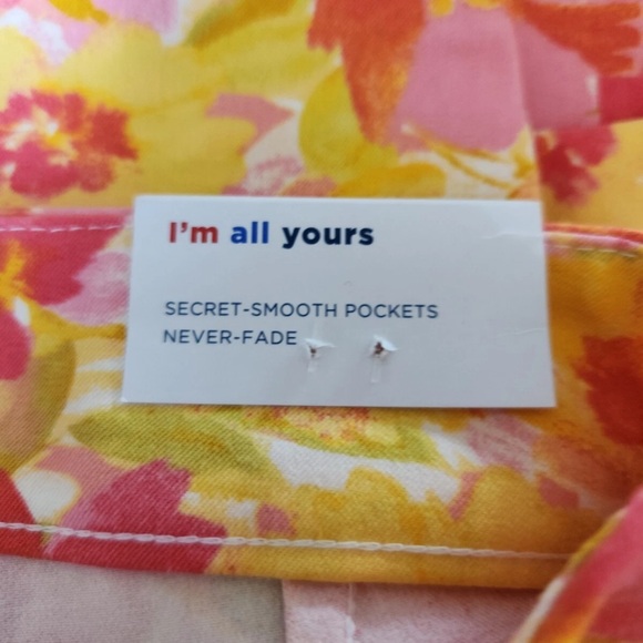 Old Navy Vibrant Floral Pixie Skinny Pants - Picture 5 of 6